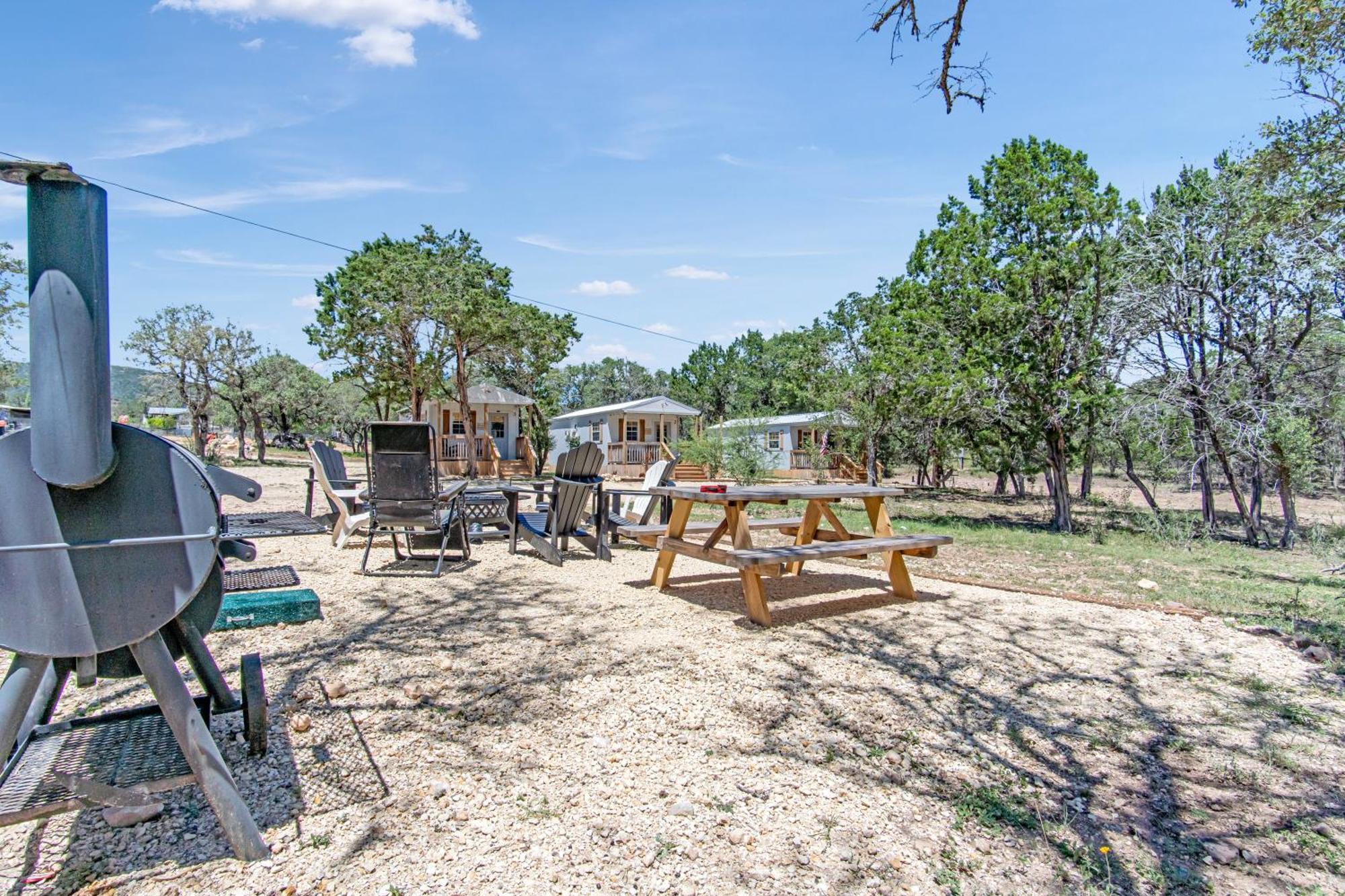 Отель Lucky Star Ranch - Stargazer Tarpley Экстерьер фото